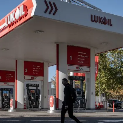 САЩ удължиха с месец срока за продажба активите на Лукойл Новият лиценз