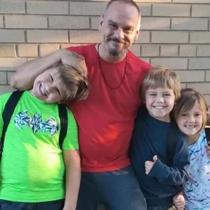 Баща изостави трите си деца в горящия семеен дом, загинаха СНИМКА