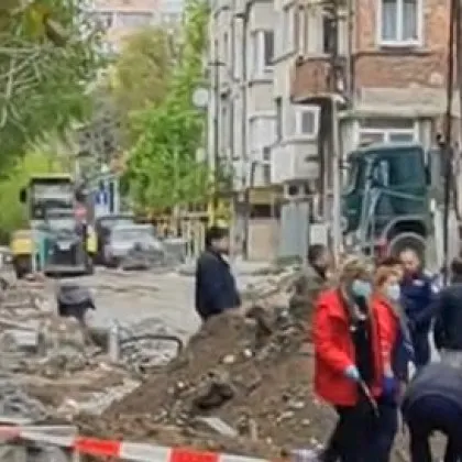 Мъжът който бе затрупан при ремонта на бургаската ул Оборище