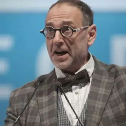 Любен Дилов не се закле за депутат - твърдят, че е получил инсулт