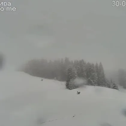 Сняг вали по високите части на Родопите, готови ли са снегорините? СНИМКИ