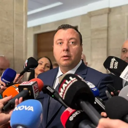 Възраждане внесоха няколко законодателни предложения Петър Петров обясни пред медиите че