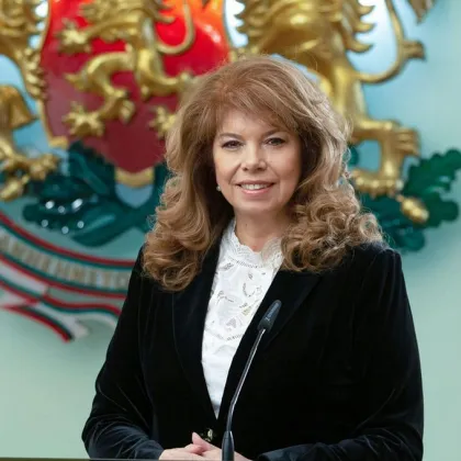 Илияна Йотова за Деня на труда: Честваме права, воювани поколения наред