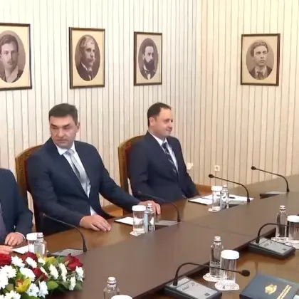 Старт на преговорите: "Прогресивна България" при Йотова