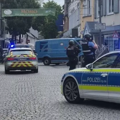 Драма в германска банка: Похитители държат заложници
