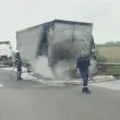 Камион се запали на "Тракия" край Пловдив СНИМКИ