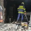 Теч на газ предизвика пожар и изпепели заведение в гараж в Асеновград СНИМКИ