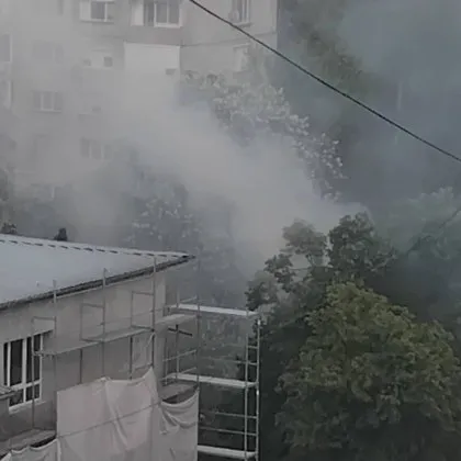 Запали се къща до дом за възрастни хора в Русе ВИДЕО