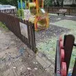 "За тези неща се глобява": Гневни реакции след празненство на детска площадка СНИМКА