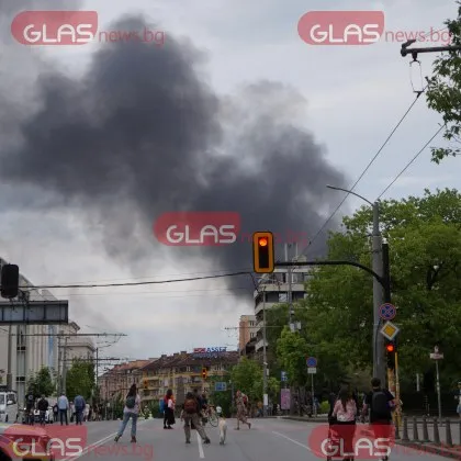 Гъст черен дим над София! Пожар стресна столичани, вижда се от километри СНИМКИ