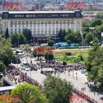 Колоездачите от Giro d'Italia тръгват от Пловдив, градът порозовя СНИМКИ