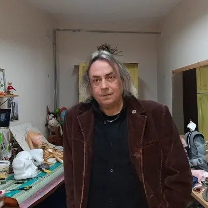 Спомина се директорът на Държавния куклен театър в Търговищ