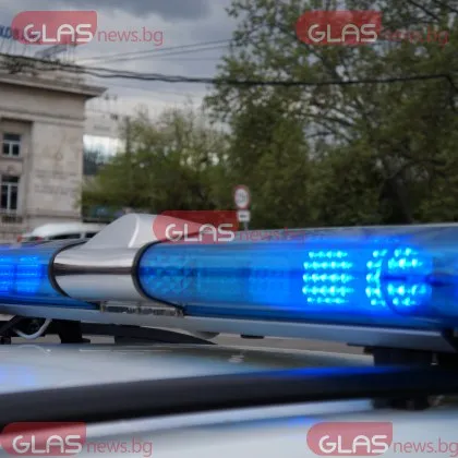 Катастрофа на "Хемус"! Коли се врязаха в тир, след като се завъртял по аутобана СНИМКИ