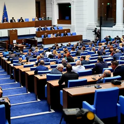 Трима депутати от "Прогресивна България" напуснаха парламента