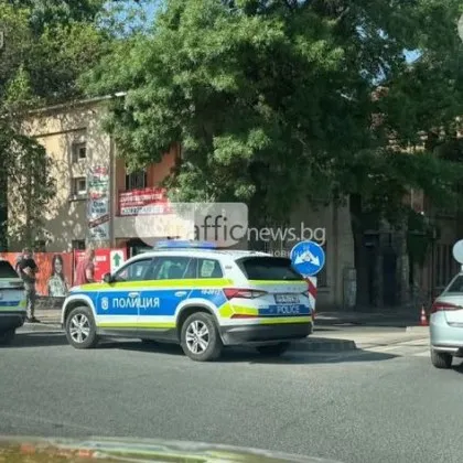 Кола блъсна човек с електрическа тротинетка в Пловдив СНИМКА