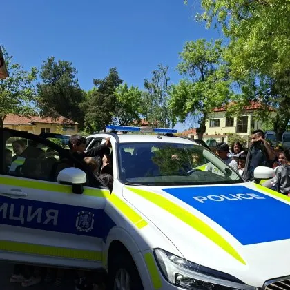 Повече от 100 деца от Бенковски отправиха послания за безопасност на пътя към своите близки