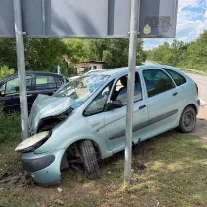 Свиреп челен удар на входа на Криводол: Жена е в болница след тежка катастрофа