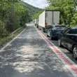 Катастрофа блокира трафика при Кресна, има километрично задръстване СНИМКИ