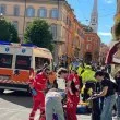 Кола помете пешеходци в Италия, шофьорът нападна с нож хората, опитали да го спрат