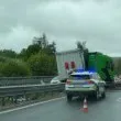 Камион се вряза в мантинела на АМ Хемус, навлезе в насрещното СНИМКА