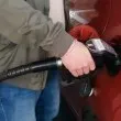 Обявиха колко българи ще получат по 20 евро компансация за скъпото гориво