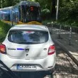 Железен сандвич: Кола попадна между два трамвая в София СНИМКА