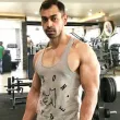 38-годишен милионер и фитнес звезда издъхна внезапно у дома си