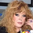 Тайно заснеха Алла Пугачова: Легендарната певица вече ходи с бастун ВИДЕО