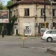Пряк път към Хогуъртс? Три метли стърчат от шахта в София СНИМКИ