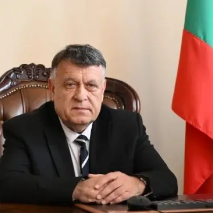 Просветният министър: Днес имаме нужда от силен съюз между училище, семейство и общество