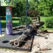 Дърво рухна на сантиметри от катерушка, дете било на люлката СНИМКИ