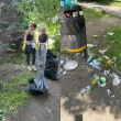 Заразете се от примера им! Жестът на две жени трогна столичани СНИМКИ