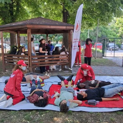 Доброволци на БЧК разиграха кризисна ситуация с бежански поток в Пловдив