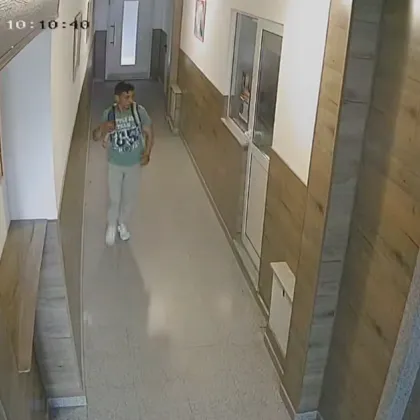Мъж се шмугна в кооперация, за да открадне колело от 6-ия етаж ВИДЕО
