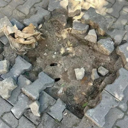 Разкопаха и зарязаха: Опасен капан зее в центъра на Стара Загора след ремонт на ВиК