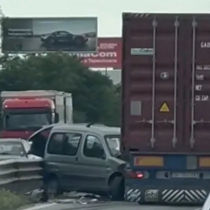 Камион и две коли се блъснаха край Бургас