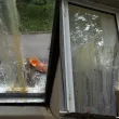 Къде са родителите? Деца хвърлят яйца по прозорци в "Света Троица"