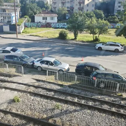 Катастрофа между 5 коли в София стана тази вечер, твърдят, че имало гонка с дрогиран водач СНИМКИ
