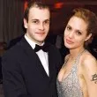 Бивш съпруг на Анджелина Джоли показа новата си любов - с 26 години по-млада