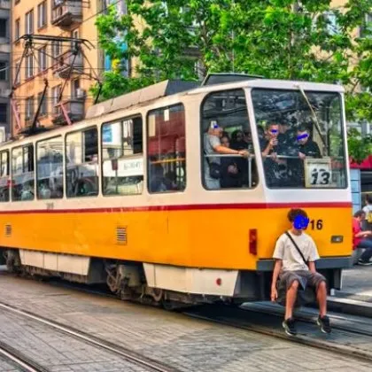 &bdquo;Безплатен курс": Момче яхна Железния кон в София