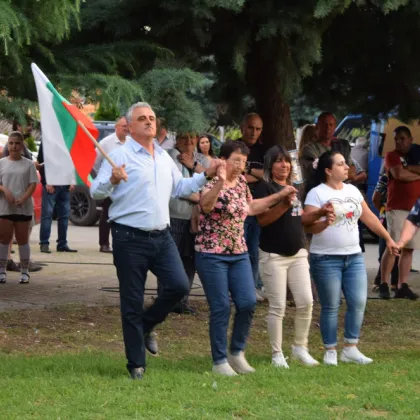 Традиции, музика и български дух изпълниха Труд, Бенковски, Радиново и Трилистник