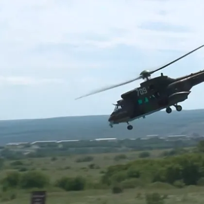 И днес американски военни хеликоптери прелитат над страната