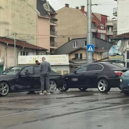 Пътнотранспортно произшествие е станало на кръстовището между улиците Козлодуй и