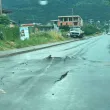 Шофьори, внимавайте! Асфалтът за пловдивско село "разцъфна" СНИМКИ