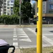 Пешеходци чакат 10 минути светофар в София да светне в зелено