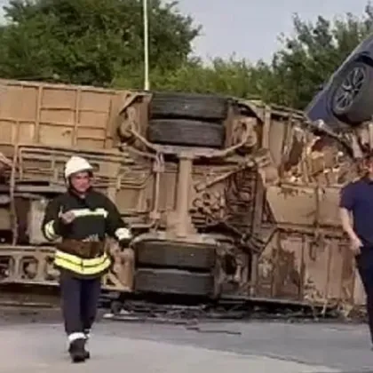 Прокуратурата: Гонка е причината за тежката катастрофа с автобус на "Челопешко шосе"
