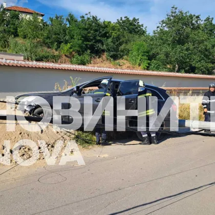 Хасковско село остана без ток, след като кола се заби в стълб