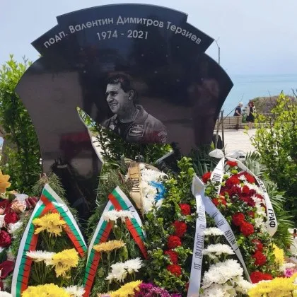 Днес на мемориалния паметник в село Тюленово Военновъздушните сили представители