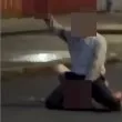 Нападател опита да "обезглави" мъж на улицата, намесиха се очевидци