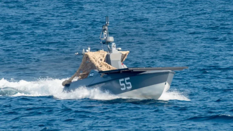 За първи път в историята: Морски дрон спаси екипаж на разбил се хеликоптер